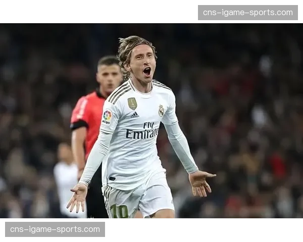 特写：38岁的莫德里奇仍在皇马训练后加练任意球